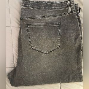 EVRI Women’s Capris